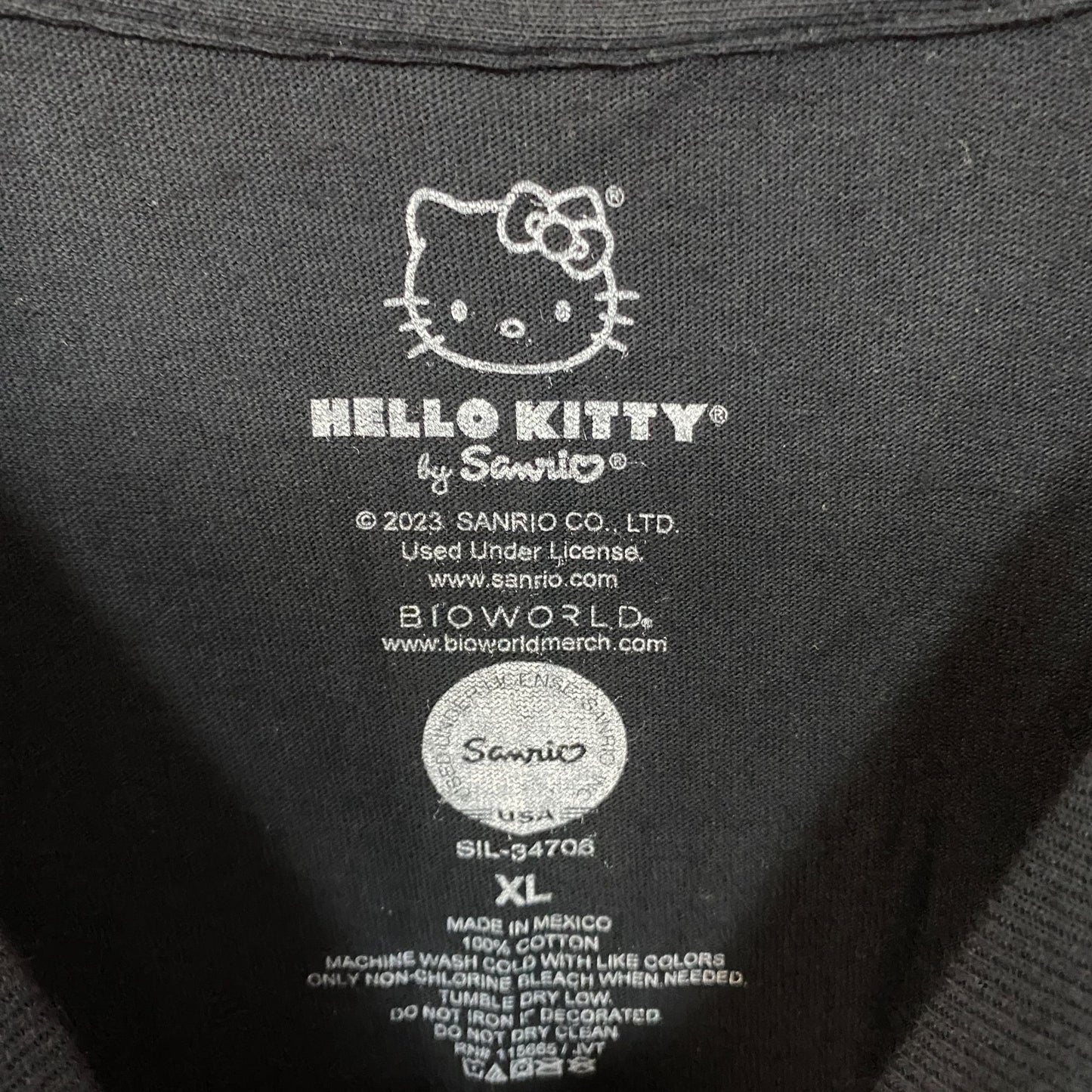 Sanrio Hello Kitty Family in Town Hello Kitty Town Bioworld T-Shirt XL