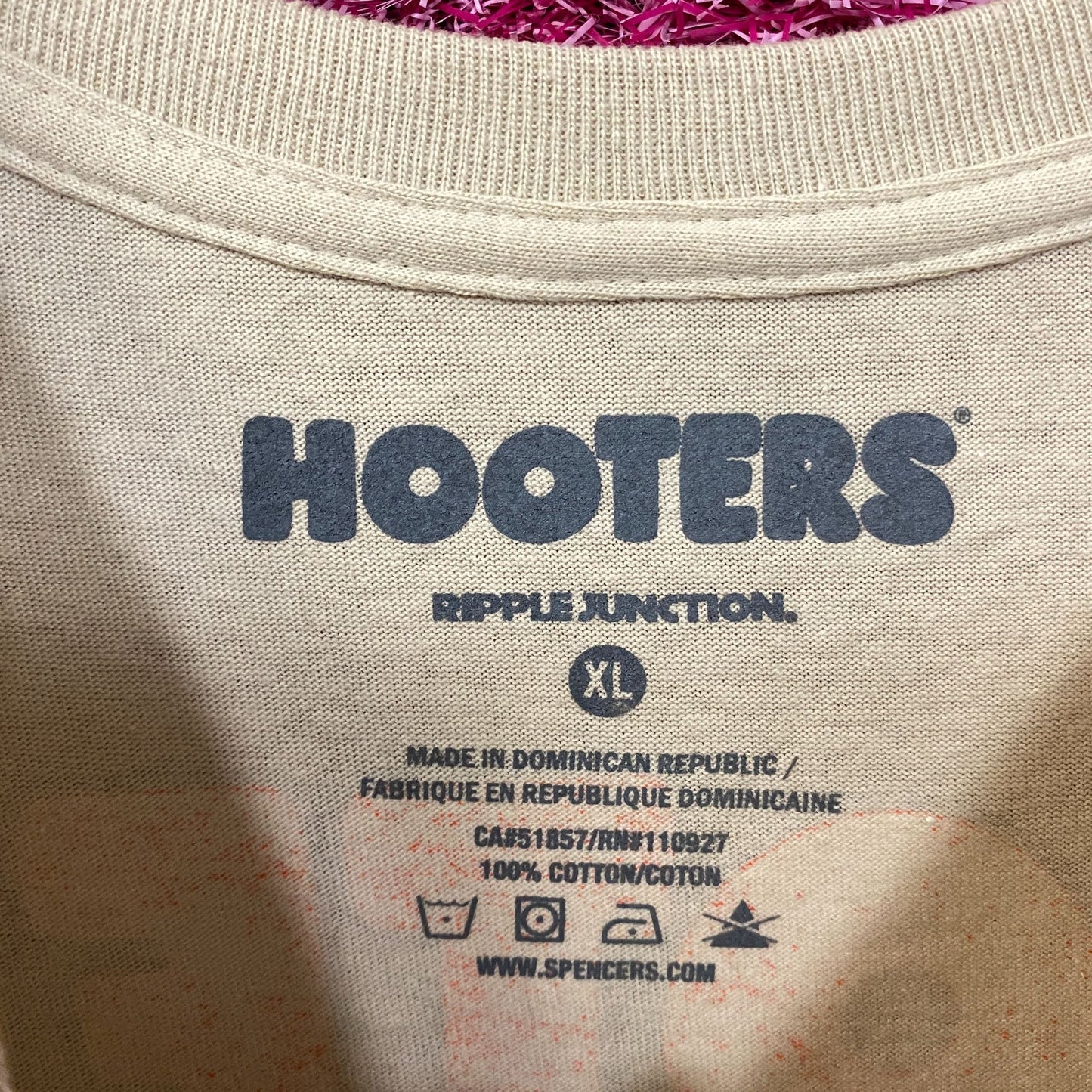 Hooters Country Club Delightfully Tacky Since 83 T-Shirt XL