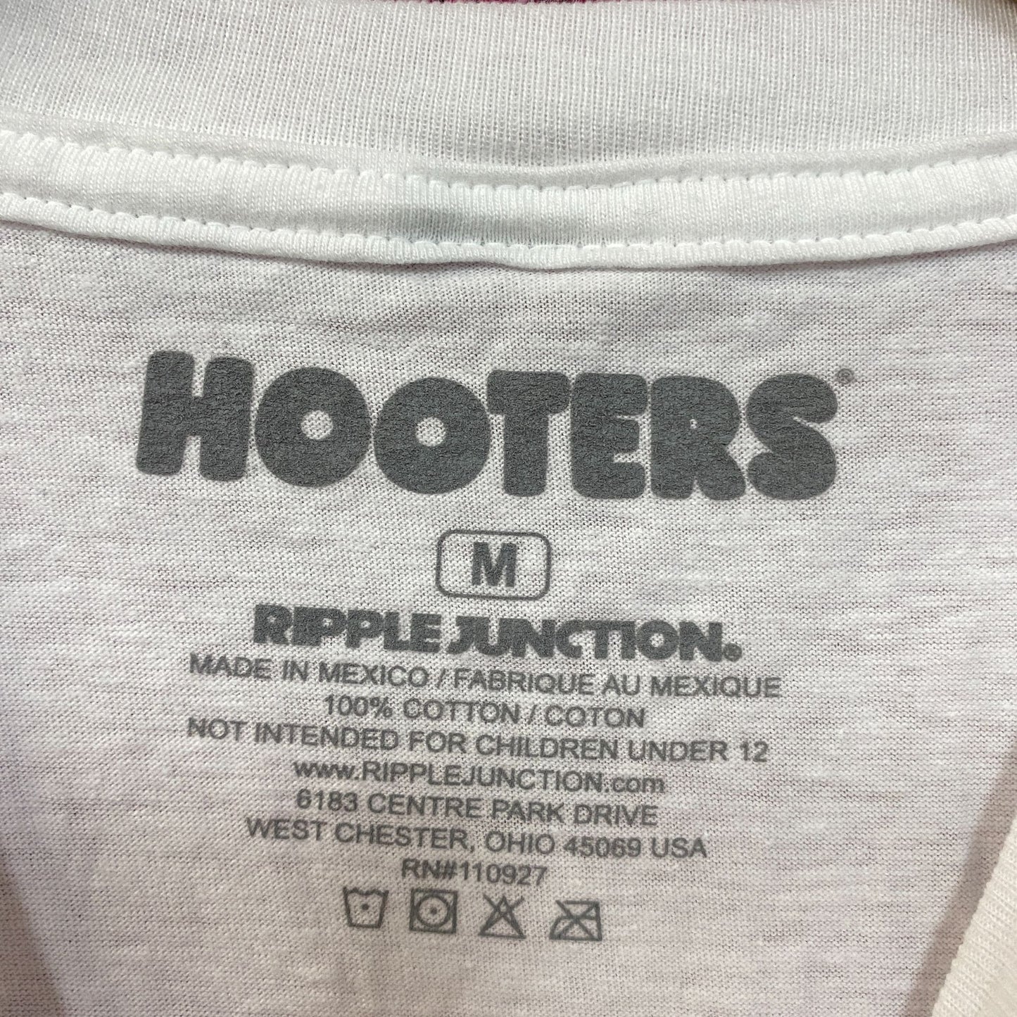 Hooters Elevated Flavor Peak Pleasures T-Shirt Medium