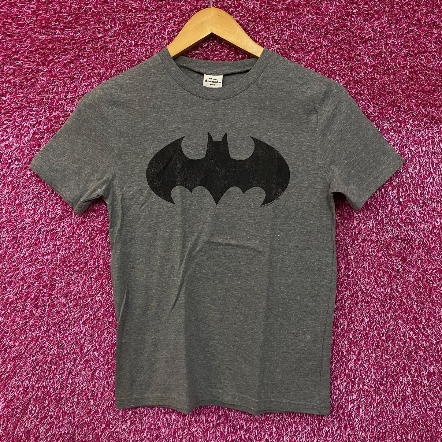 Batman Classic Bat Signal Logo DC Comics Tshirt Youth Medium