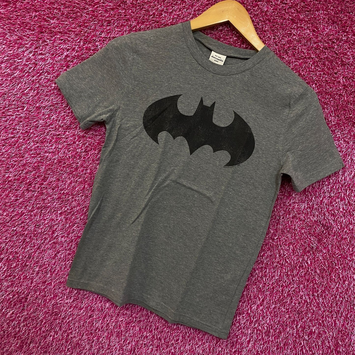 Batman Classic Bat Signal Logo DC Comics Tshirt Youth Medium