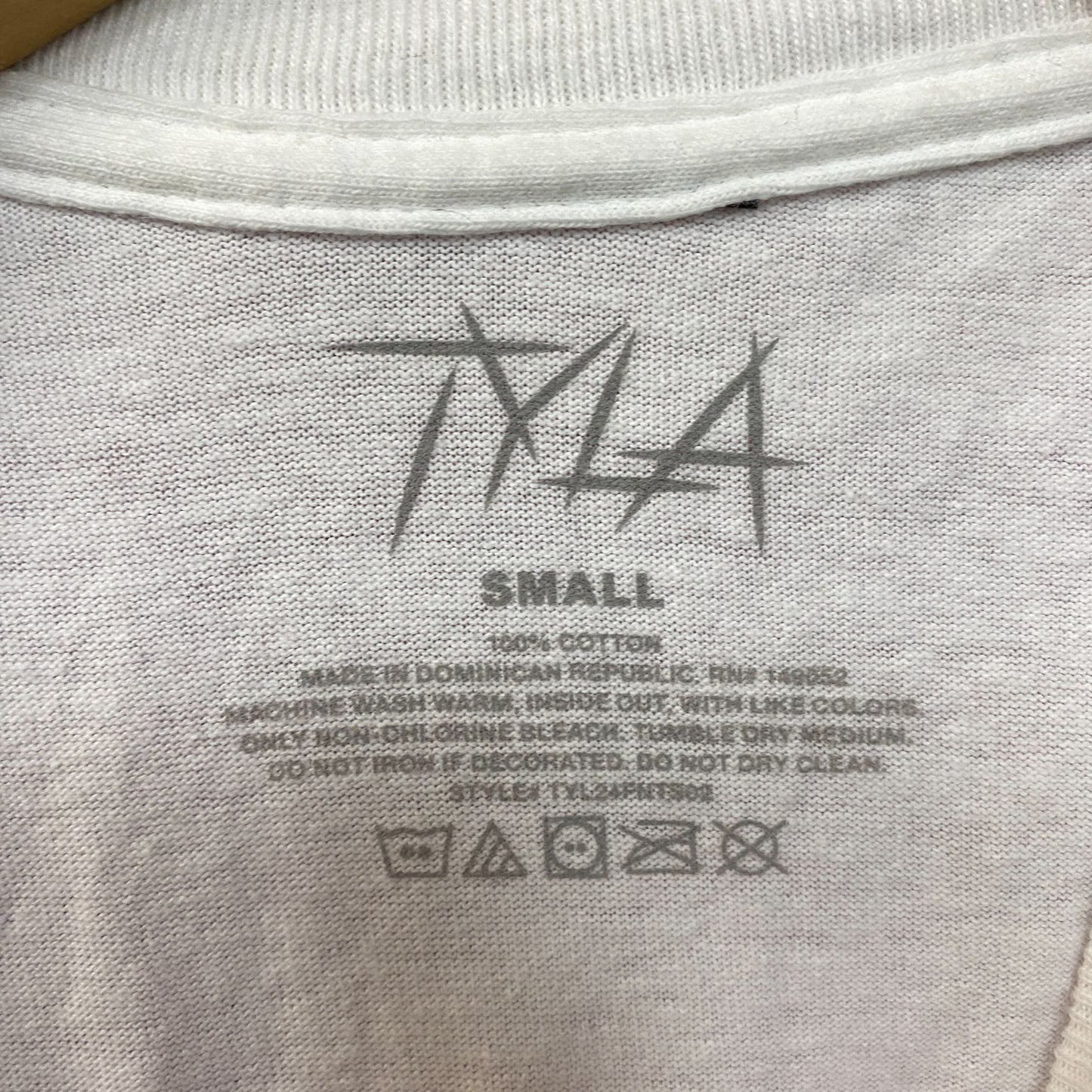 Tyla We Wanna Party Album Poster T-Shirt Small