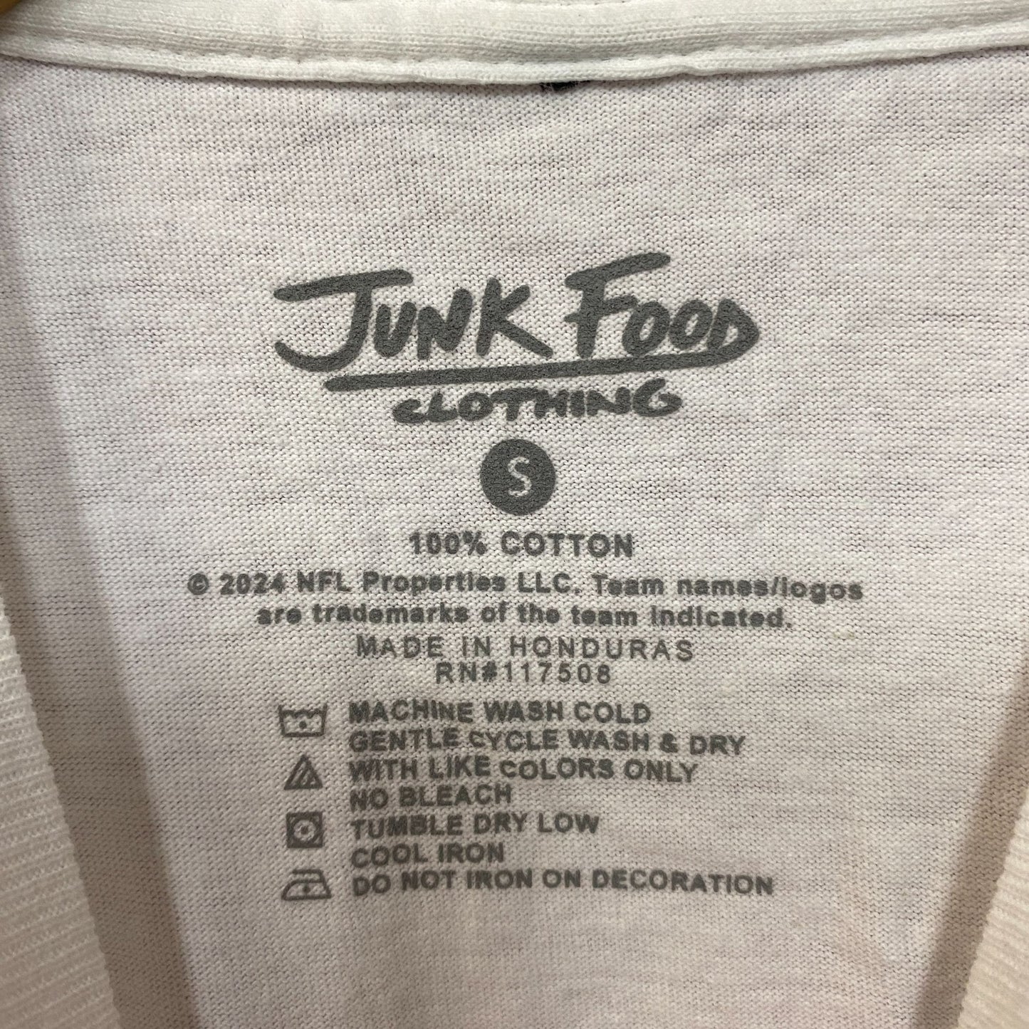 Junk Food Clothing NFL Cleveland Browns Throwback Helmet T-Shirt Small