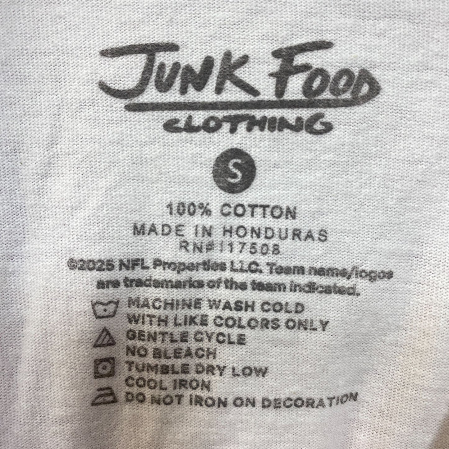 Junk Food Clothing NFL New York Giants Throwback Helmet Logo T-Shirt Small