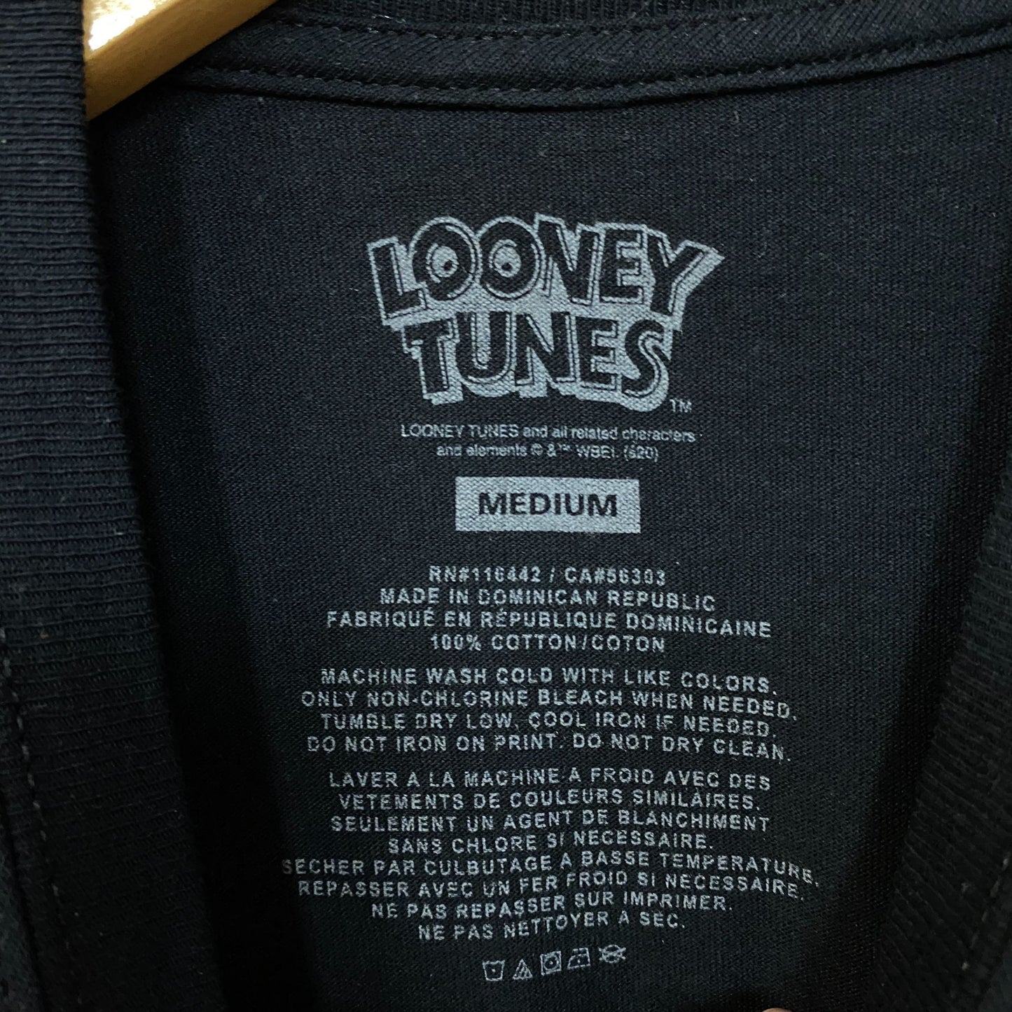 Looney Tune Pepe Le Pew Desire XOXO T-Shirt Medium