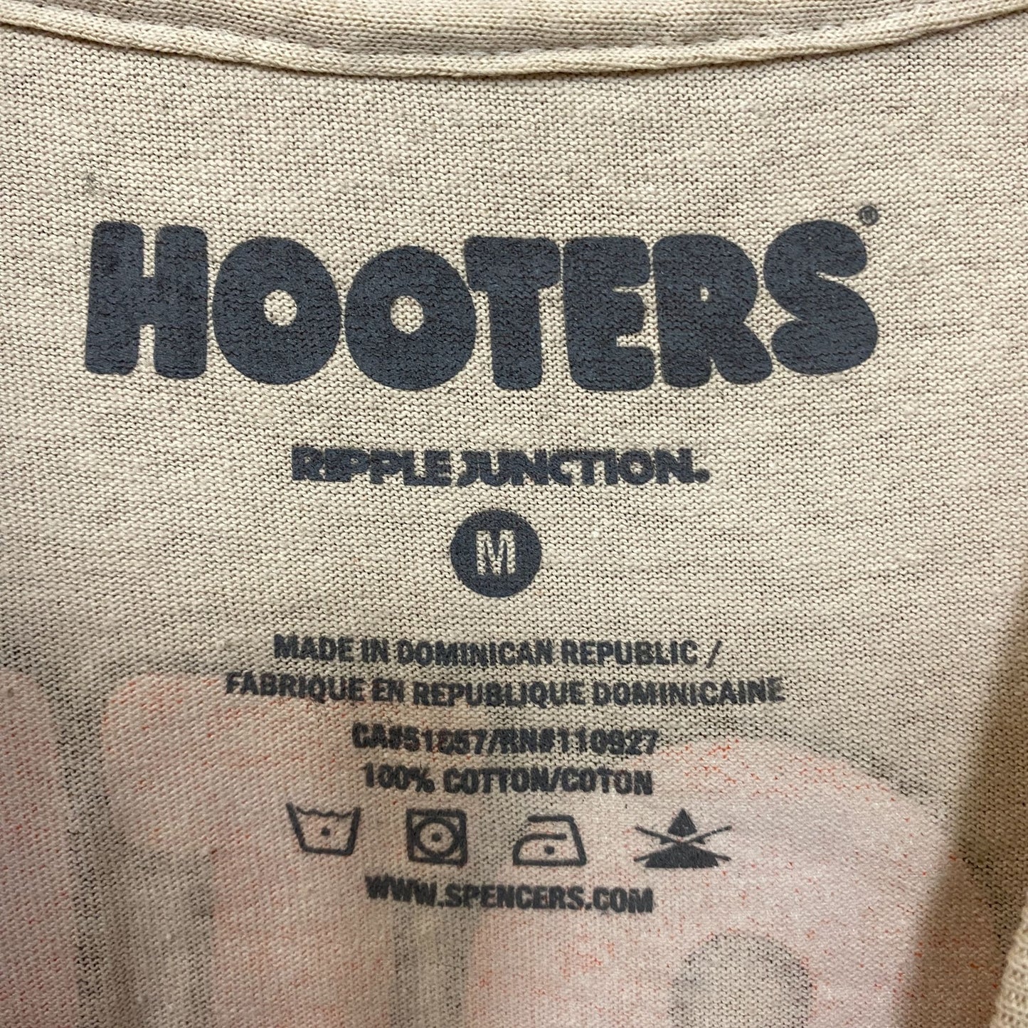 Hooters Country Club Delightfully Tacky Since 83 T-Shirt Medium
