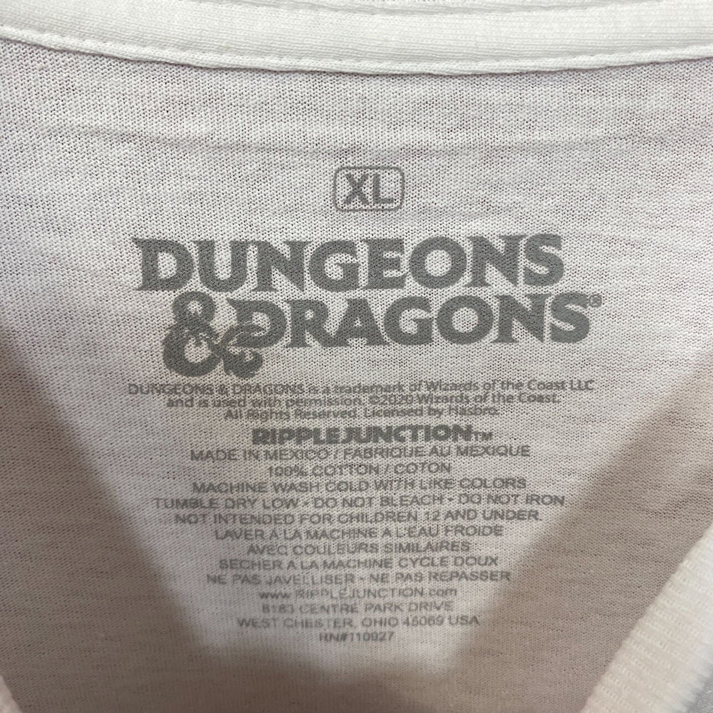 Queens Dungeons & Dragons Group Shot T-Shirt XL