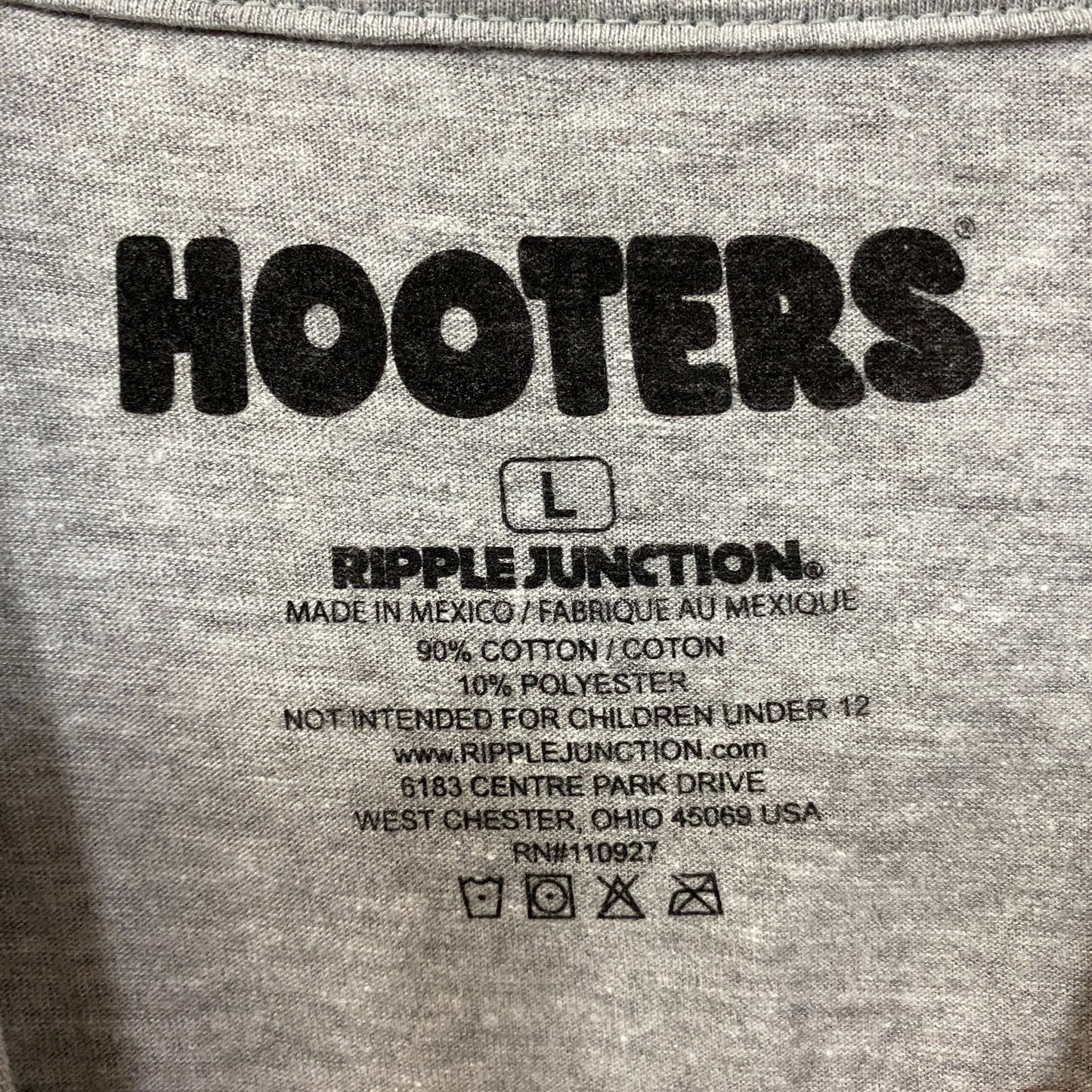 Hooters League Basketball Since 1983 Retro Style T-Shirt Large