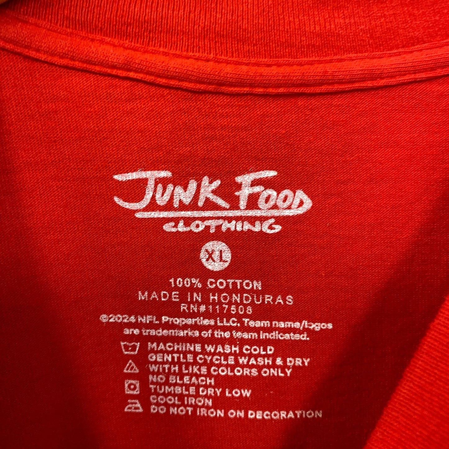 Junk Food NFL Kansas City Chiefs Break Through T-Shirt XL