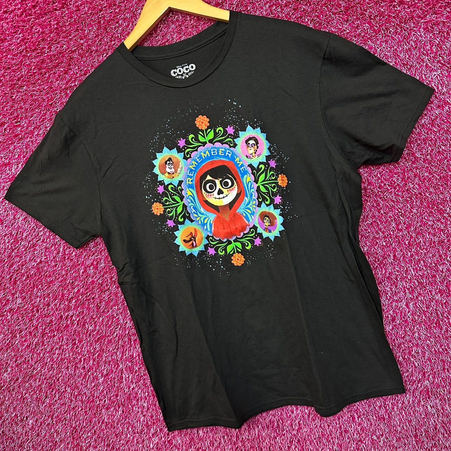 Coco Remember Me Marigolds Disney Pixar Animated Movie Tee L