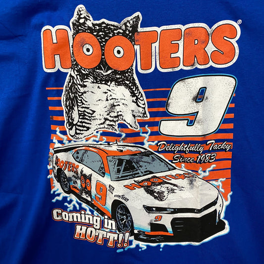 Hooters Coming In Hot Delightfully Tacky Since 1983 T-Shirt XL