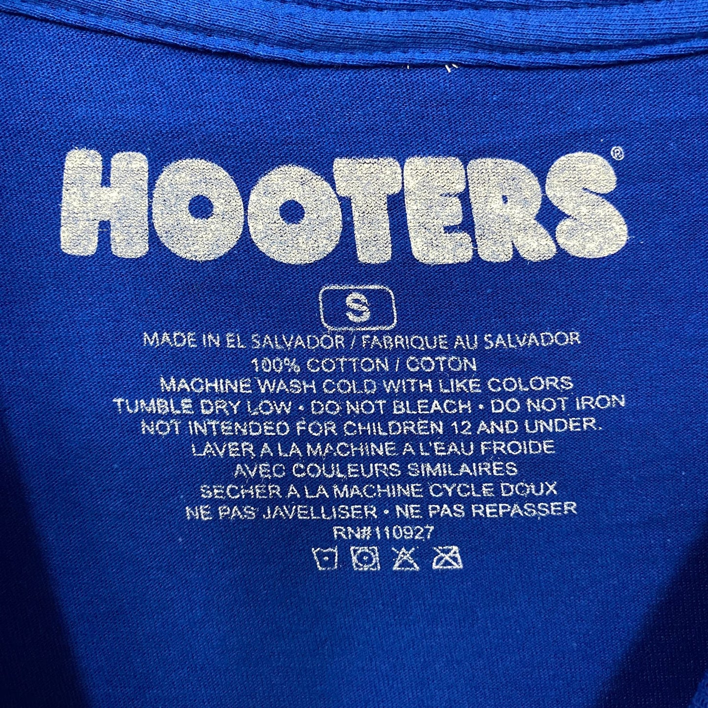 Hooters Makes You Happy Cozumel Mexico Beach Babe Sports Bar Promo T-Shirt Small
