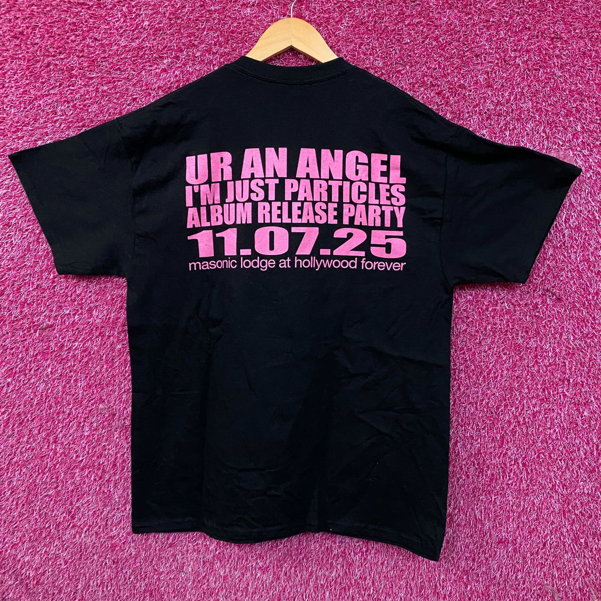 Benee Ur an Angel I'm Just Particles Graphic T-Shirt Large
