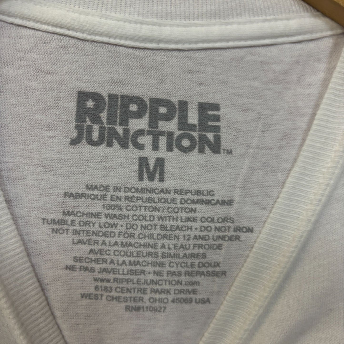 Social distancing is hard damn siracha Tshirt size medium