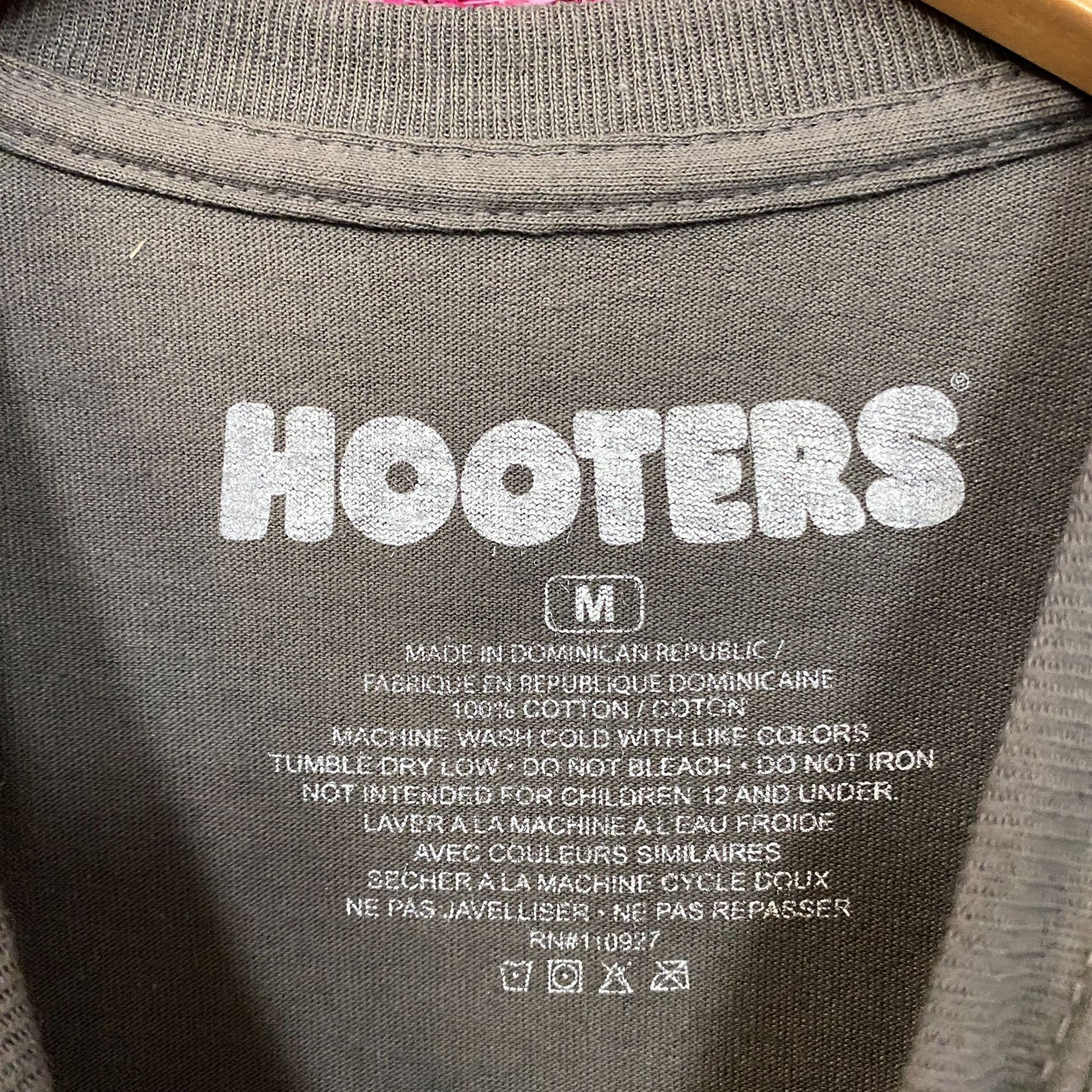 Hooters Racing Come See Your Favorite Racer T-Shirt Medium