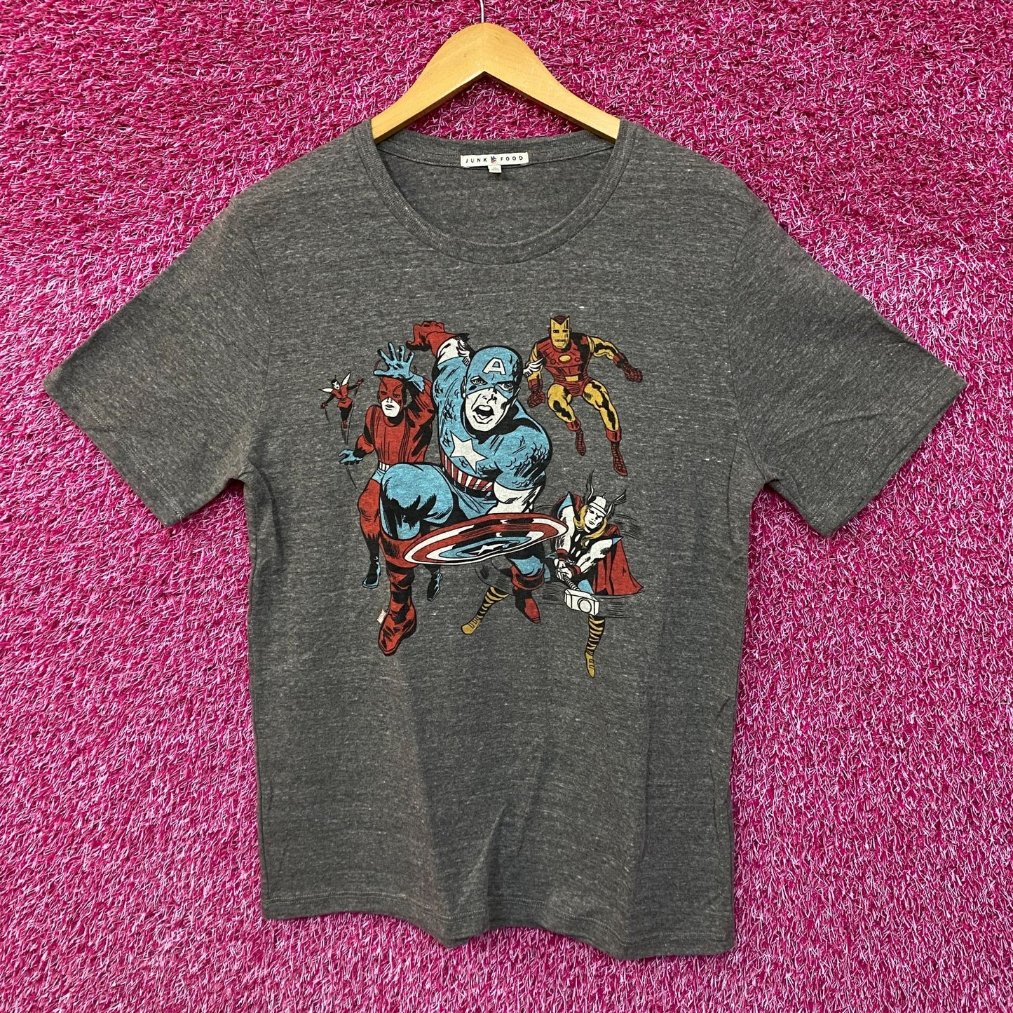 Marvel Avengers Comic Book Style Tshirt size medium
