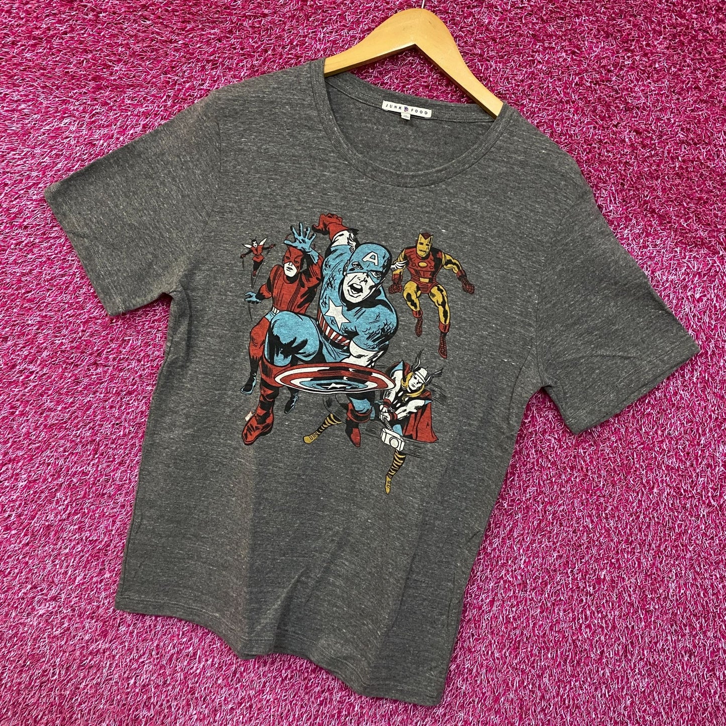 Marvel Avengers Comic Book Style Tshirt size medium
