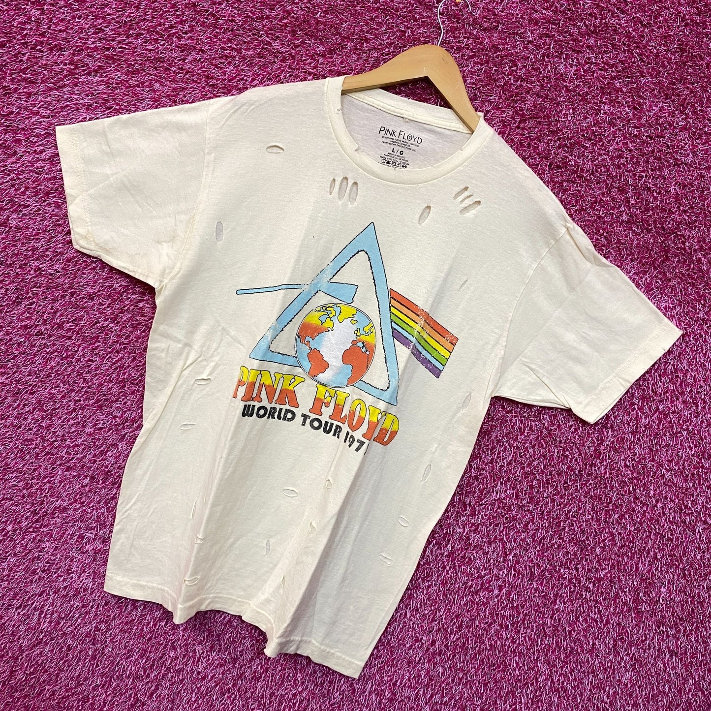 Pink Floyd World Tour 1977 Cream distressed Tshirt size Large