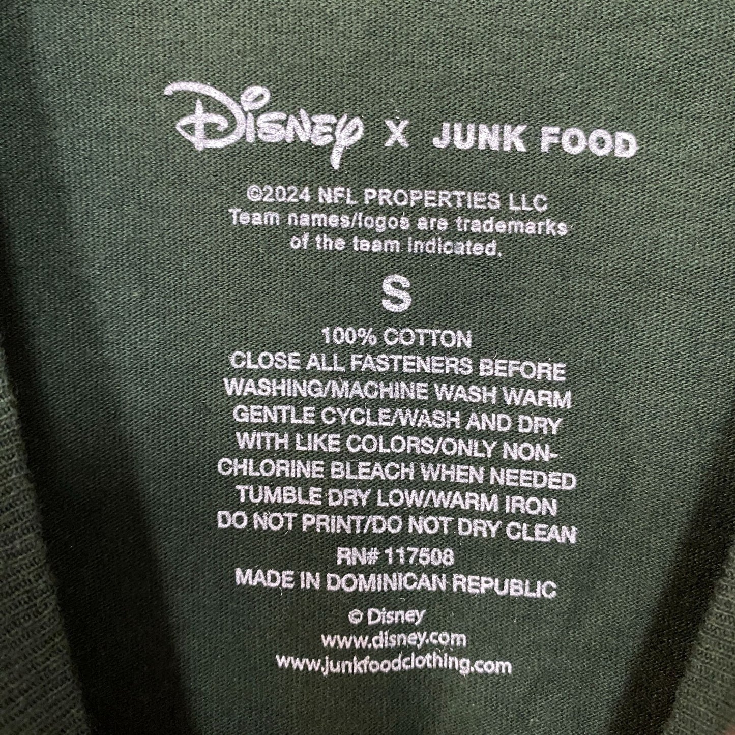 Disney x Junk Food NFL Green Bay Packers Mickey Mouse Kick Back Green Shirt Small