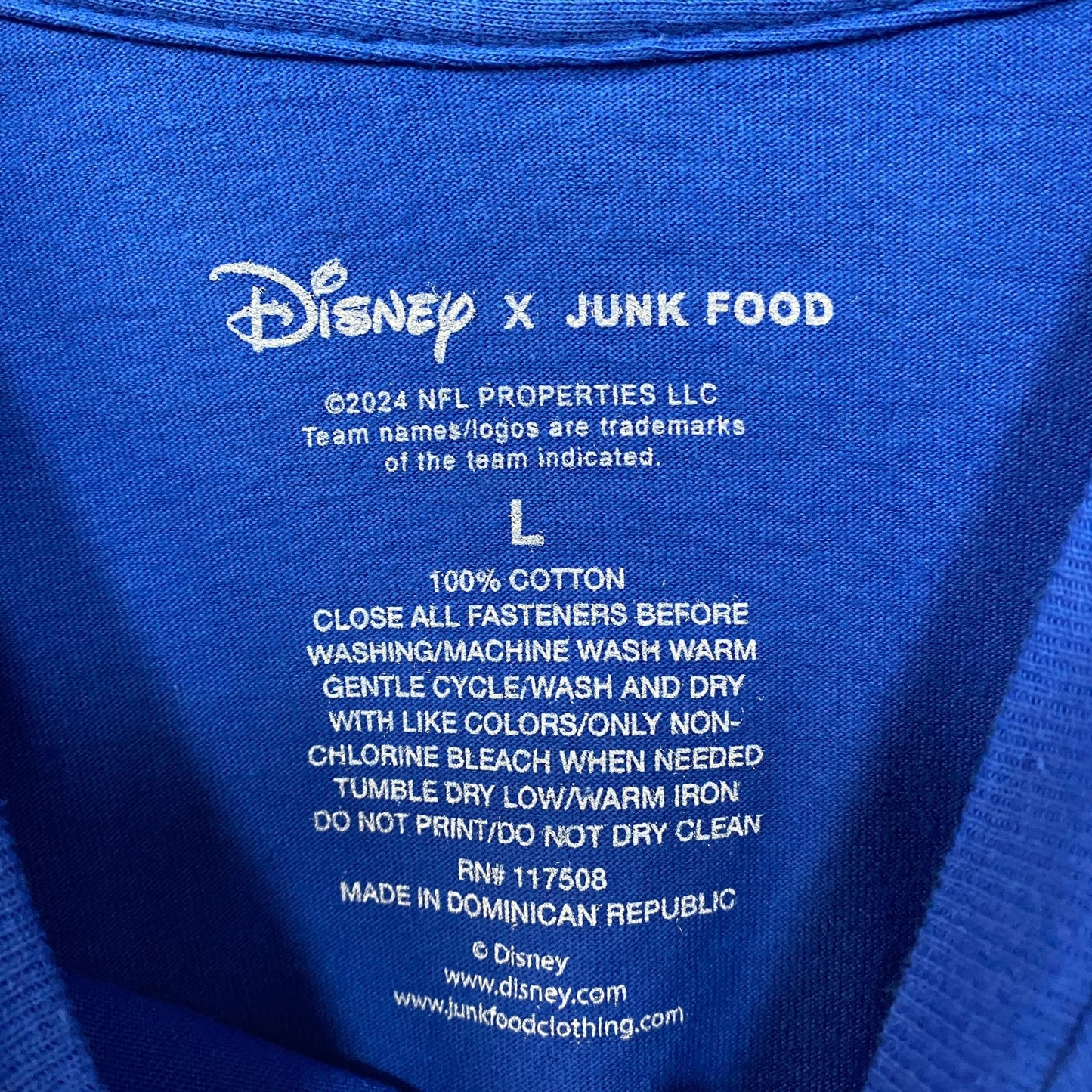 Disney x Junk Food NFL New York Giants Mickey Mouse Kick Back T-Shirt Large