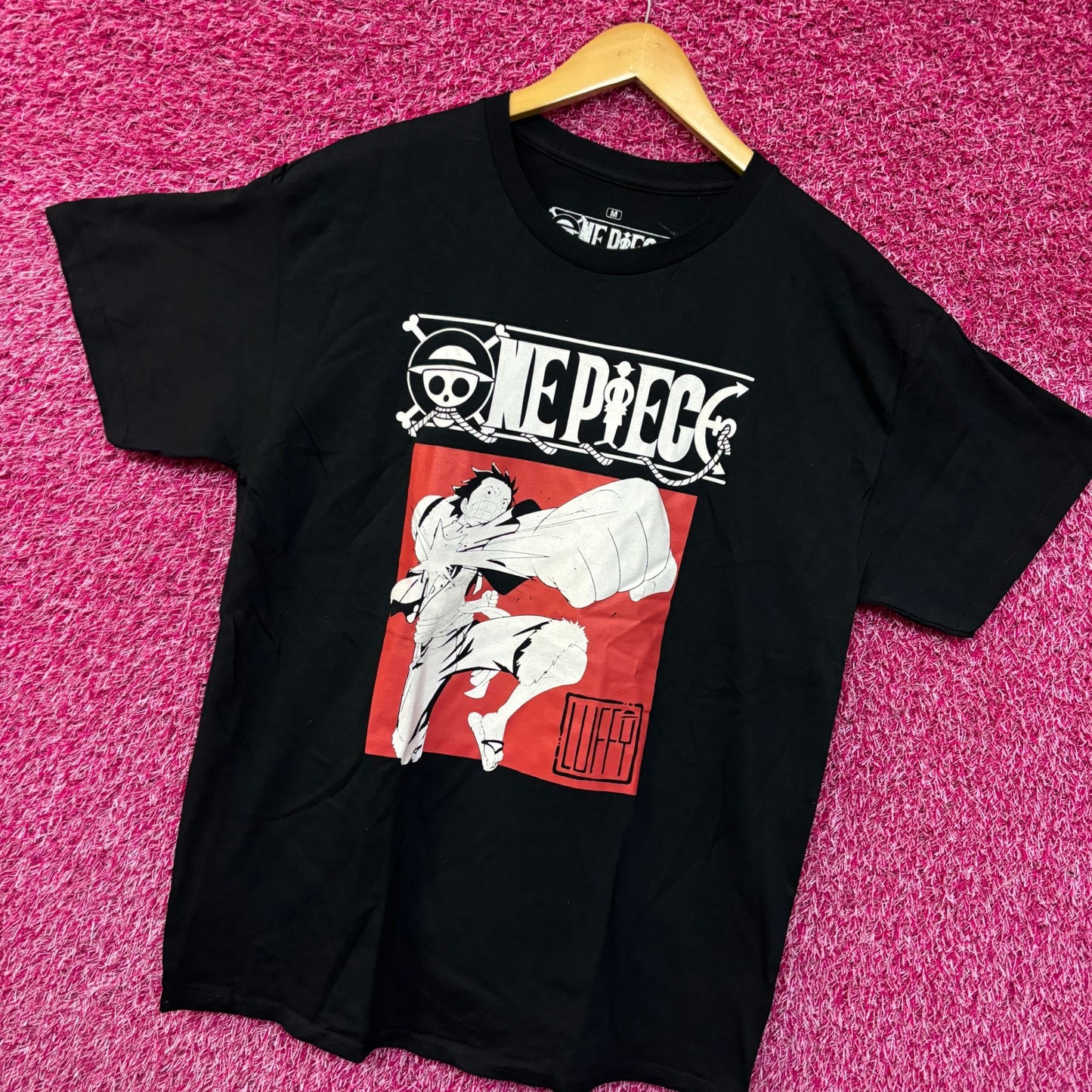 One Piece Luffy Gomu Gomu Punch tshirt size medium