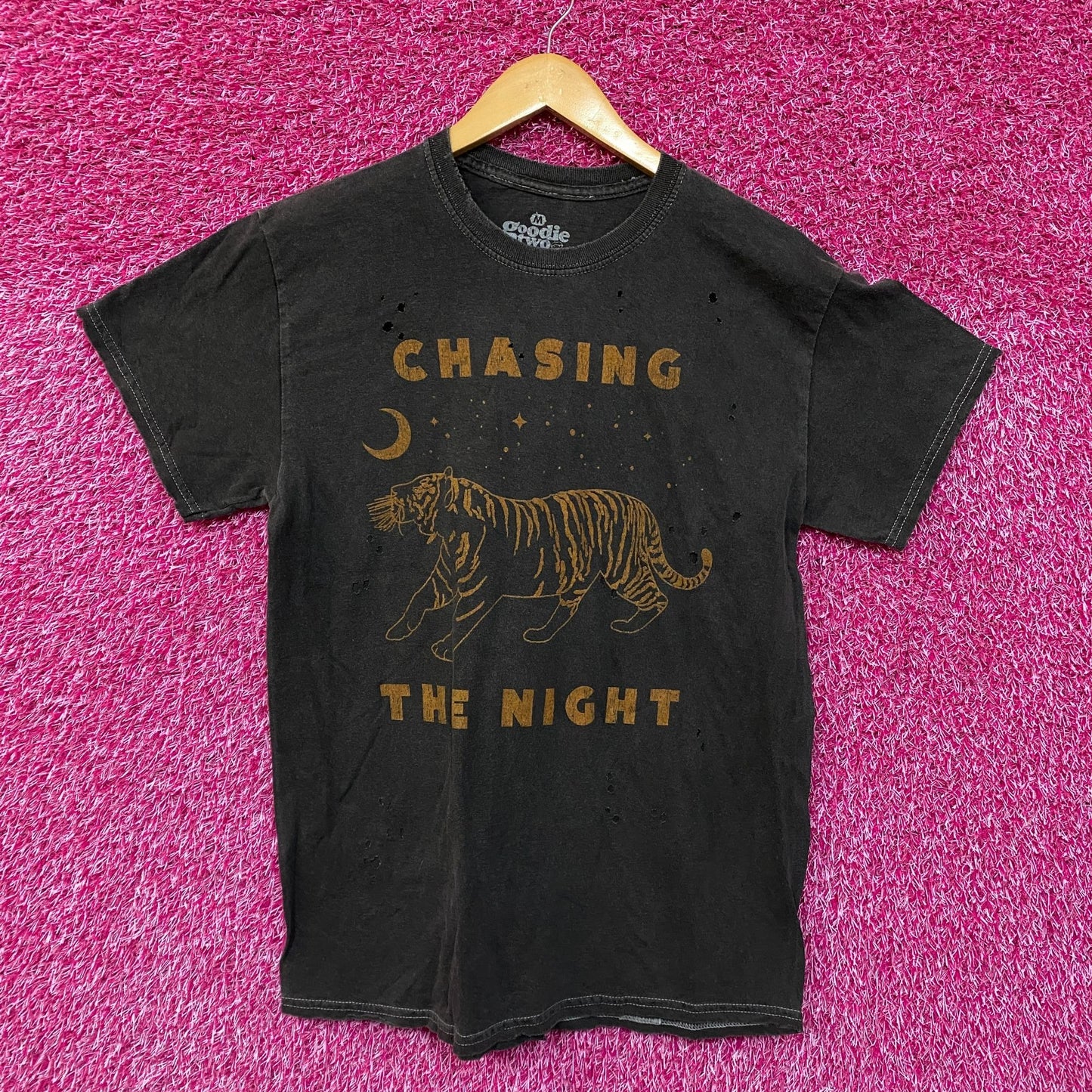 Chasing the night distressed Tiger Tshirt size medium