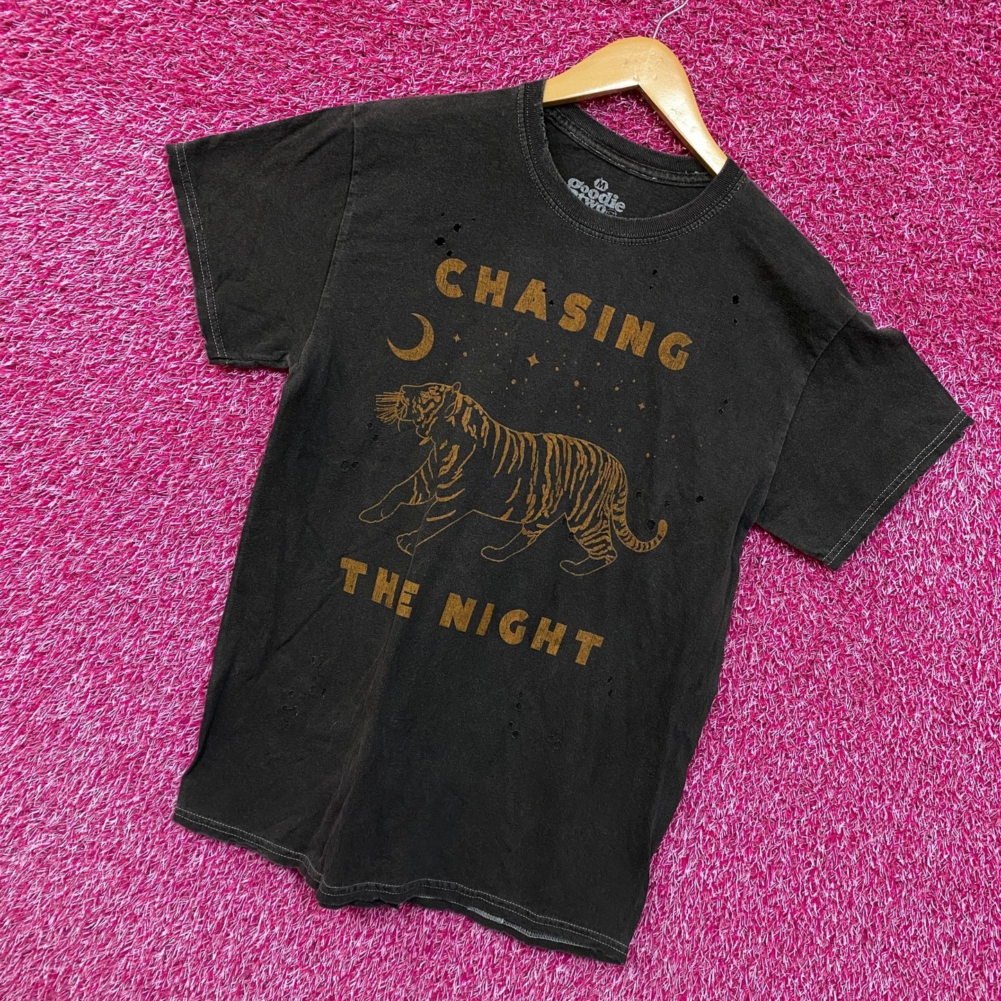 Chasing the night distressed Tiger Tshirt size medium