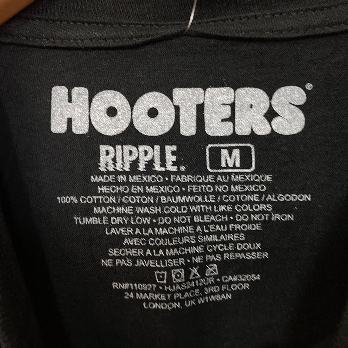Hooters "Where Angels Get Their Wings!" Graphic T-Shirt Medium
