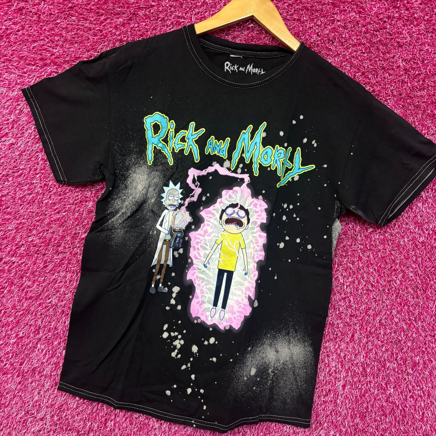 Rick and Morty Zapping Morty bleach dye T-shirt size medium