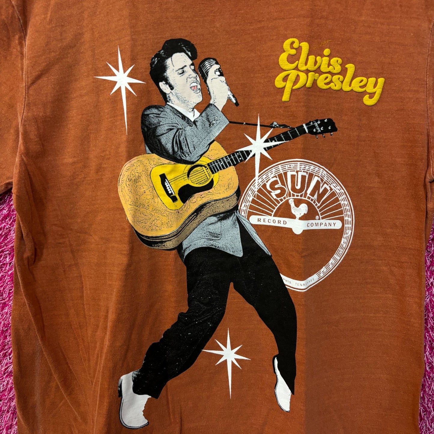 Elvis Presley Puffy Print Rock Tshirt size Medium