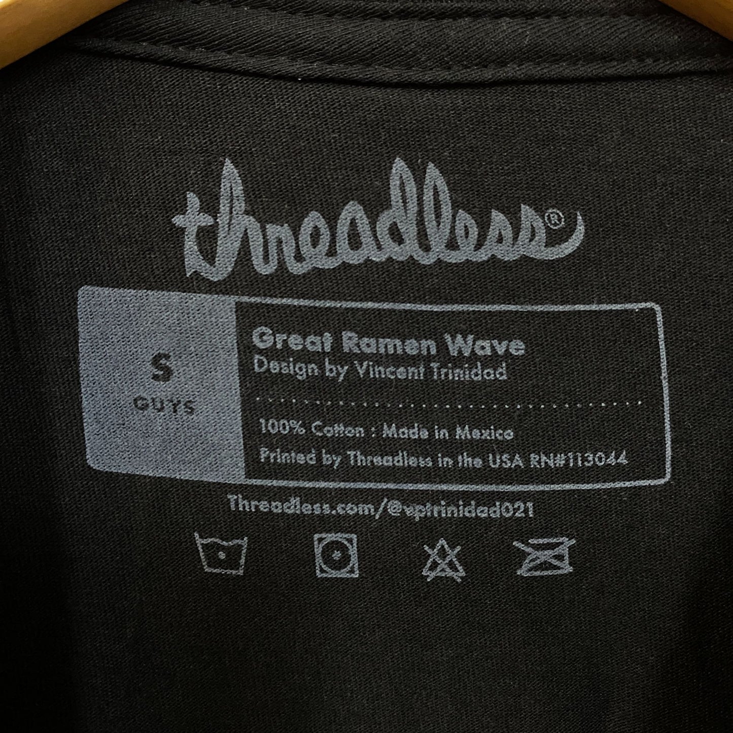 Threadless The Great Ramen Monster Wave of Kanagawa T-Shirt Small