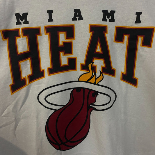 Miami Heat NBA Basketball Flaming Ball Logo T-shirt Size 4