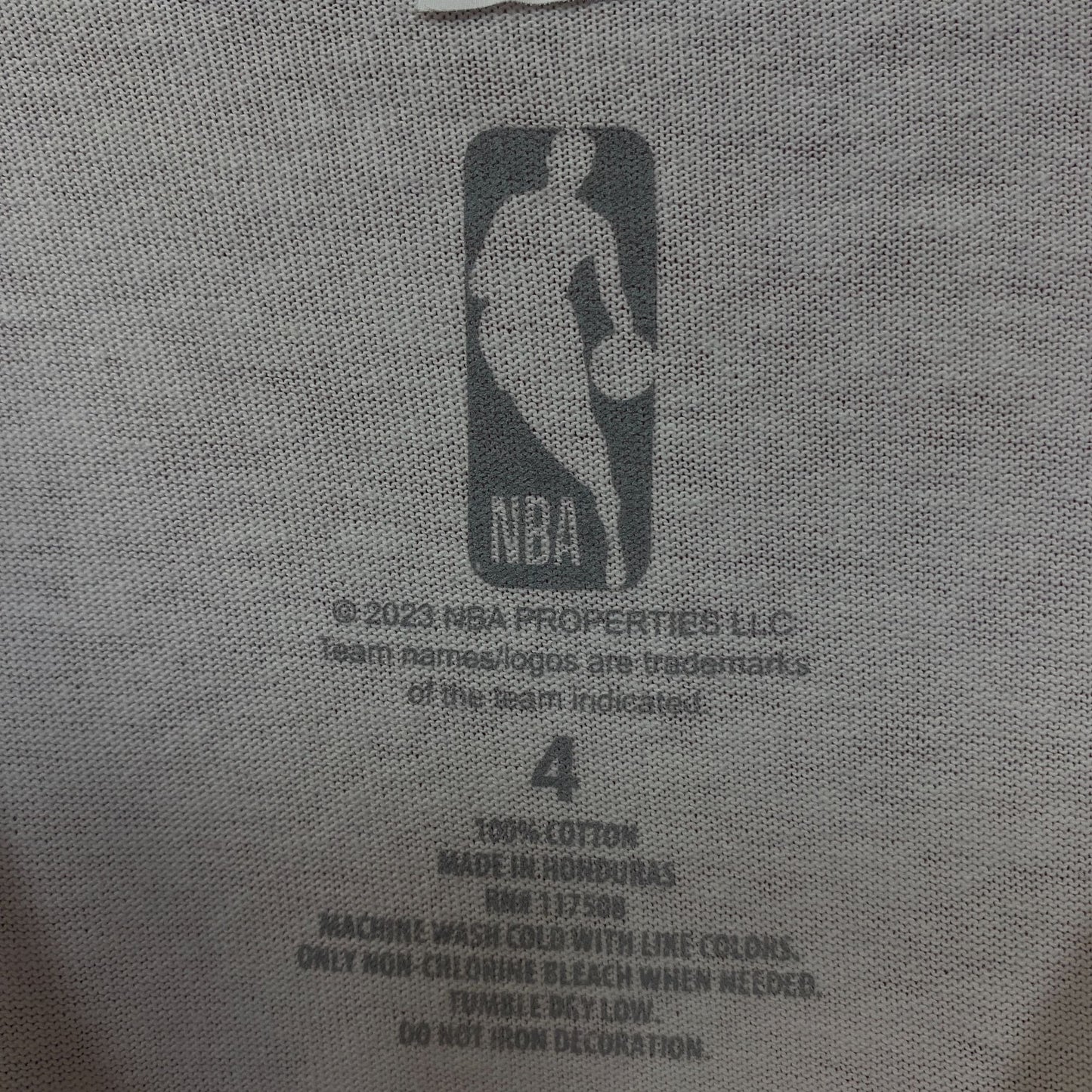 Miami Heat NBA Basketball Flaming Ball Logo T-shirt Size 4