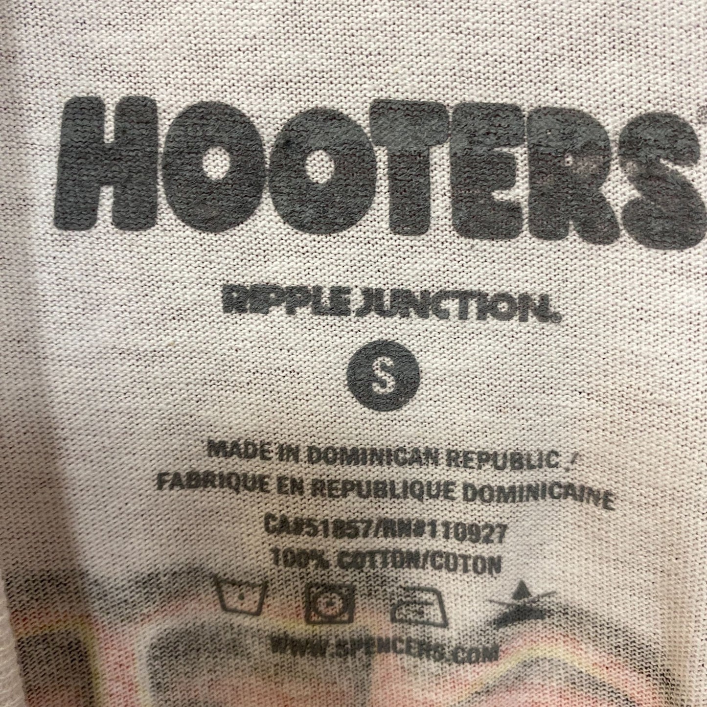 Hooters Delightfully Tacky Yet Unrefined T-Shirt Small