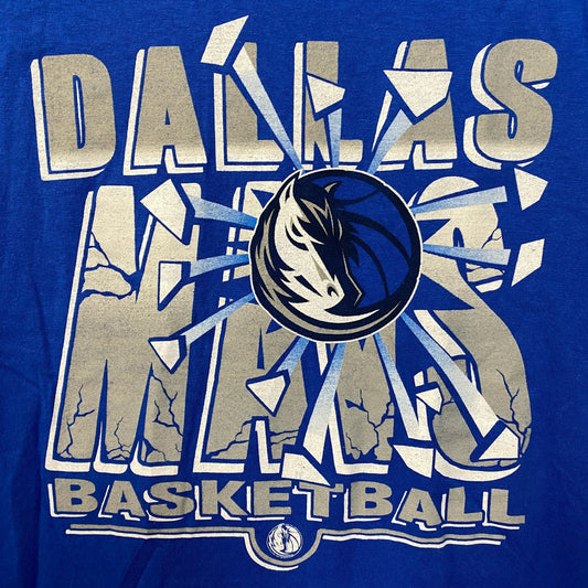 Junk Food Dallas Mavericks Break Through Basketball T-Shirt XS