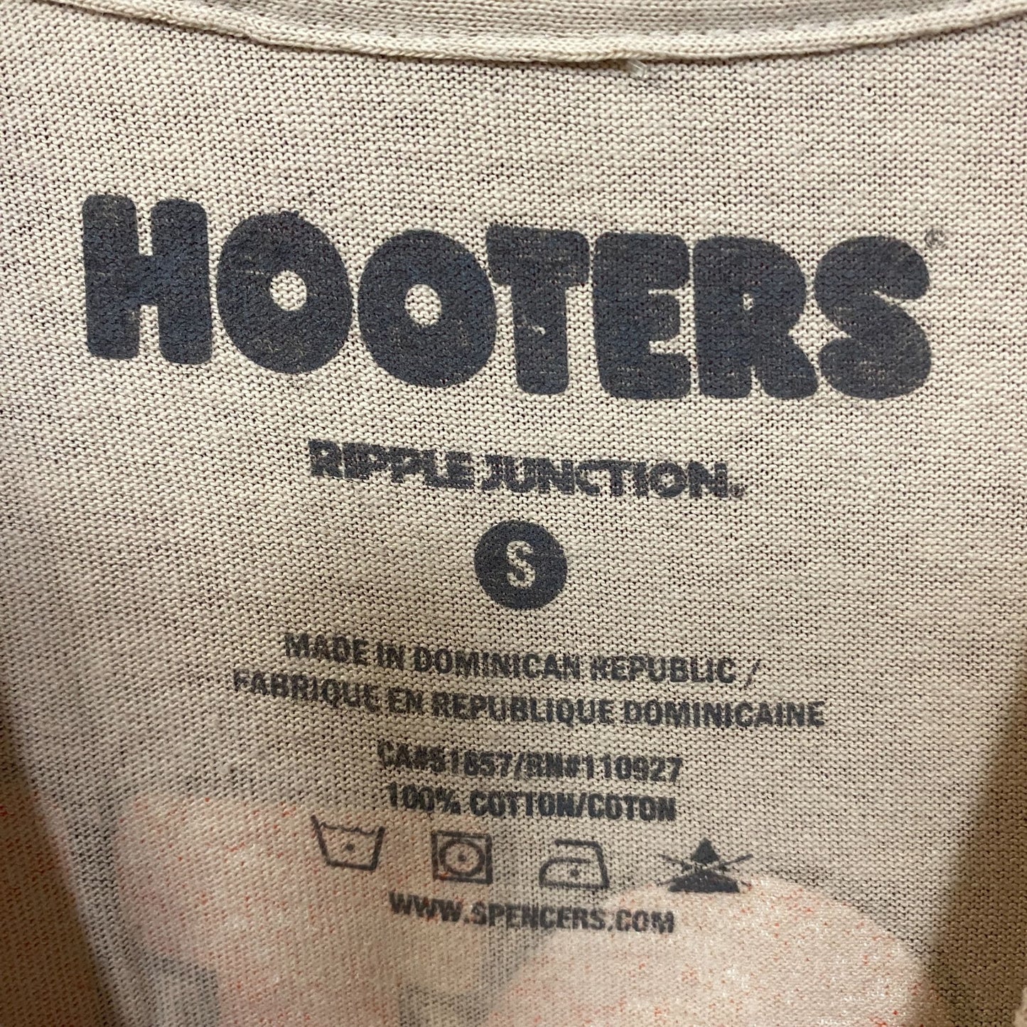 Hooters Country Club Delightfully Tacky Since 83 T-Shirt Small