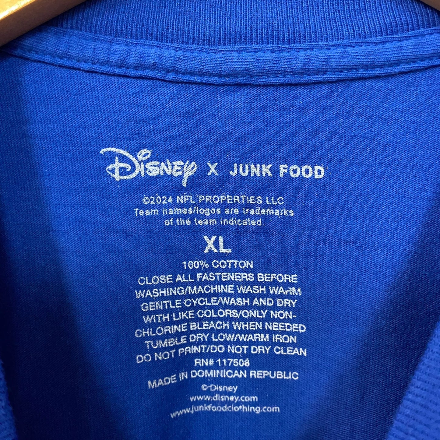 Disney x Junk Food NFL Denver Broncos Mickey Mouse Kick Back T-Shirt XL