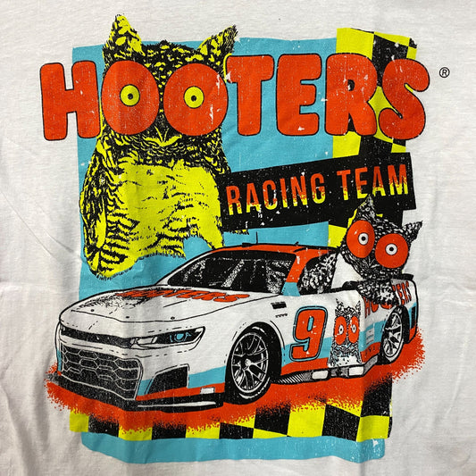 Hooters Racing Team Vintage Style Graphic Design T-Shirt Medium
