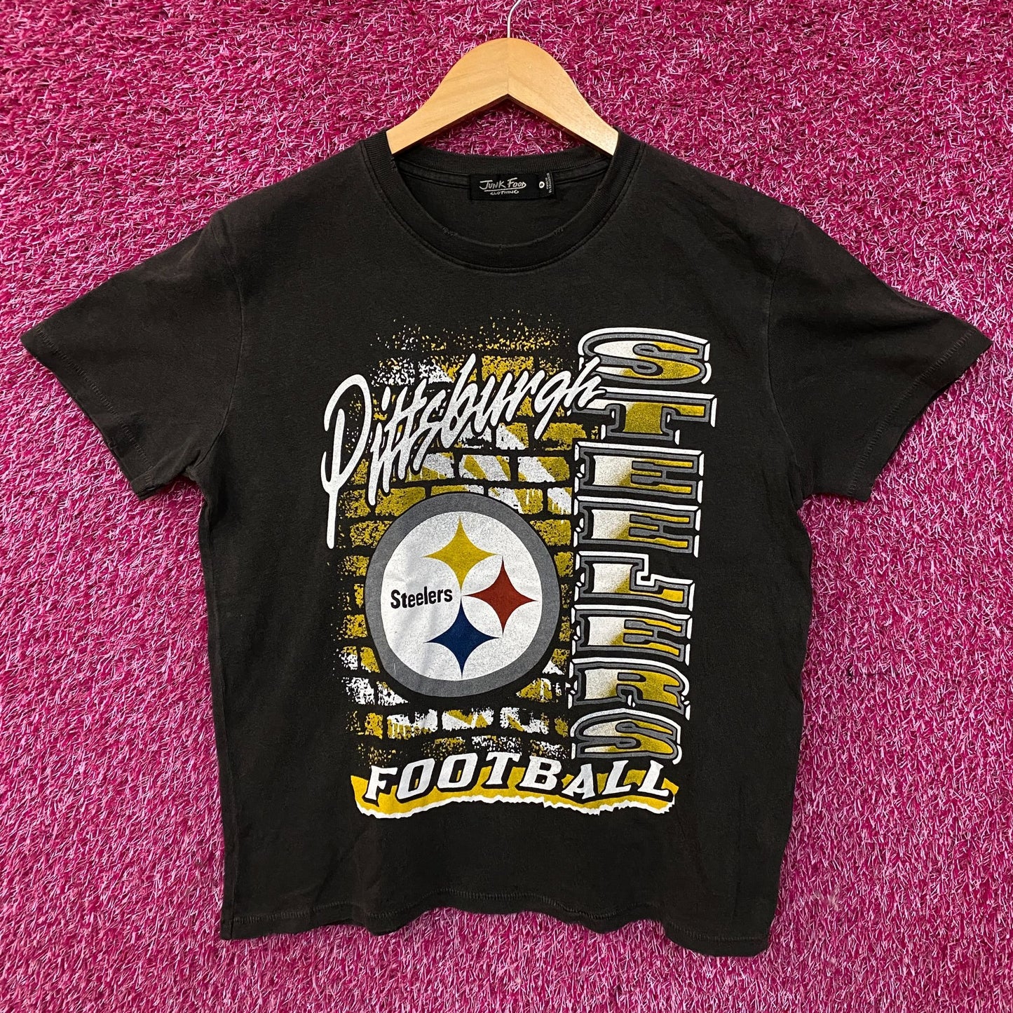 Junk Food Women's Pittsburgh Steelers Brick Vintage Style Tee Small