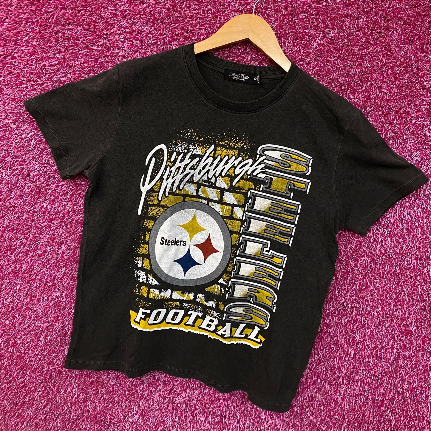 Junk Food Women's Pittsburgh Steelers Brick Vintage Style Tee Small