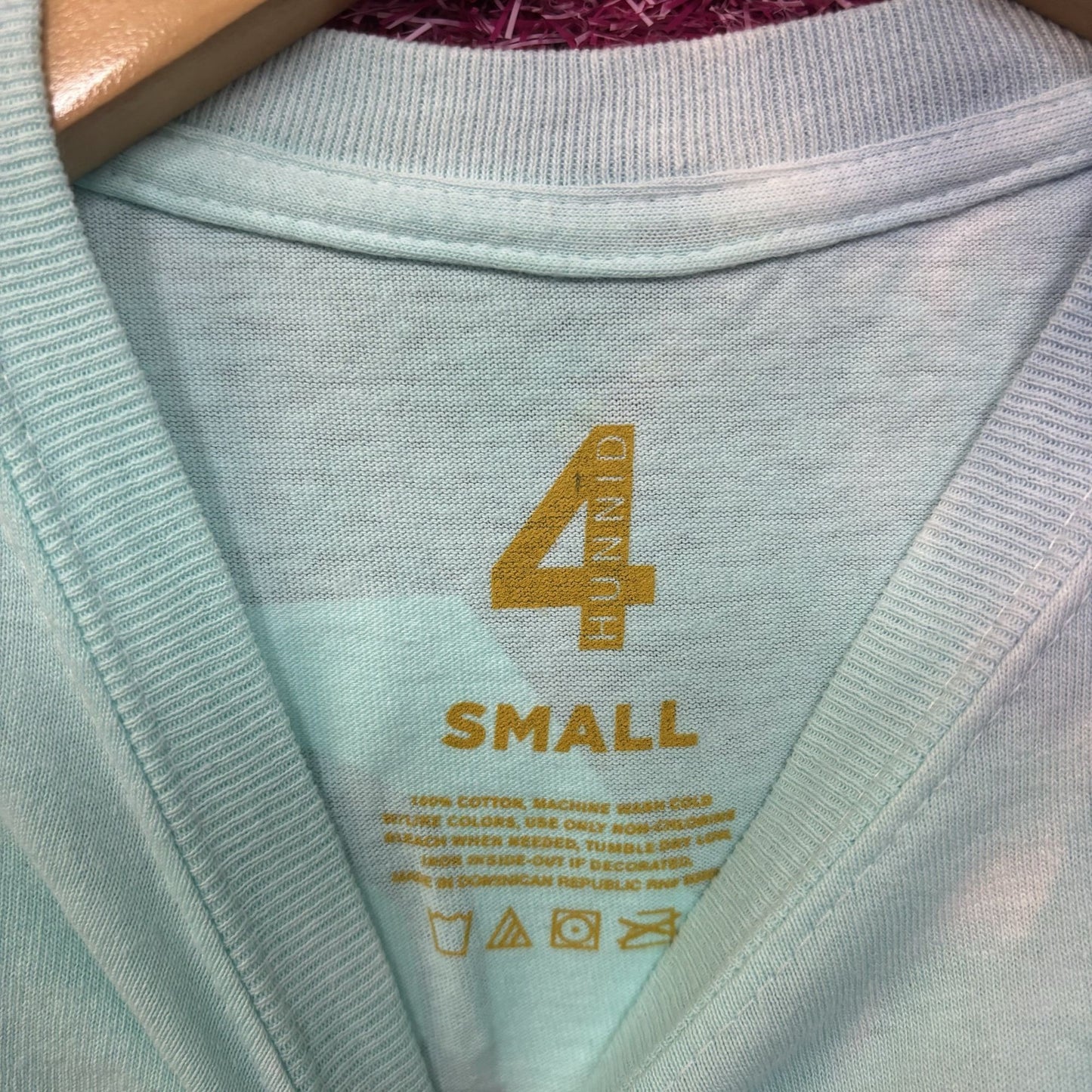 YG 4hunnid Big Logo blue tiedye Tee size small