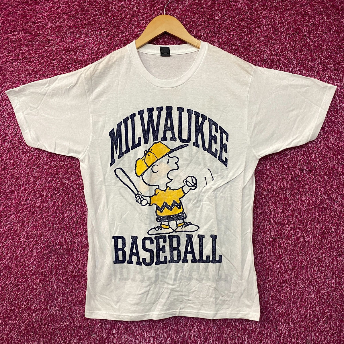 Peanuts Charlie Brown Milwaukee Baseball Retro T-Shirt Medium