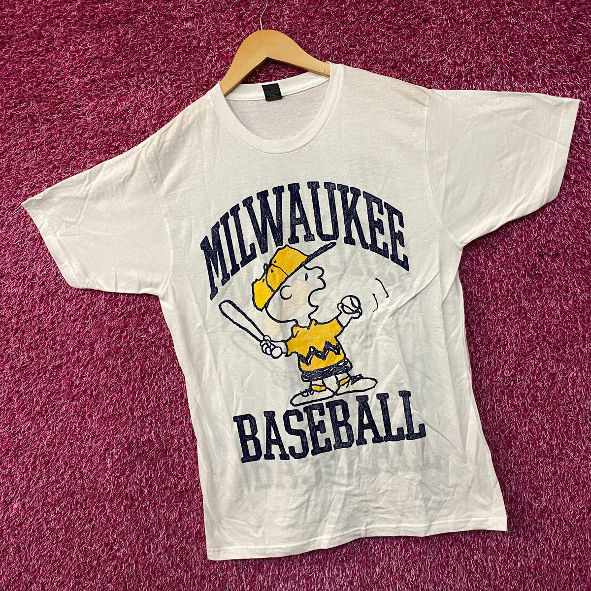 Peanuts Charlie Brown Milwaukee Baseball Retro T-Shirt Medium