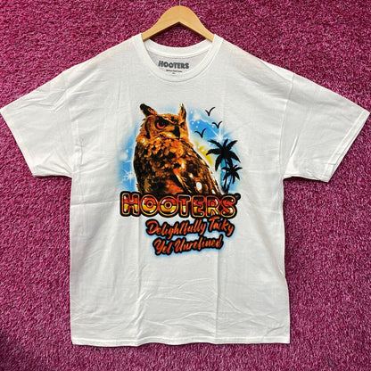 Hooters Delightfully Tacky Yet Unrefined T-Shirt XL