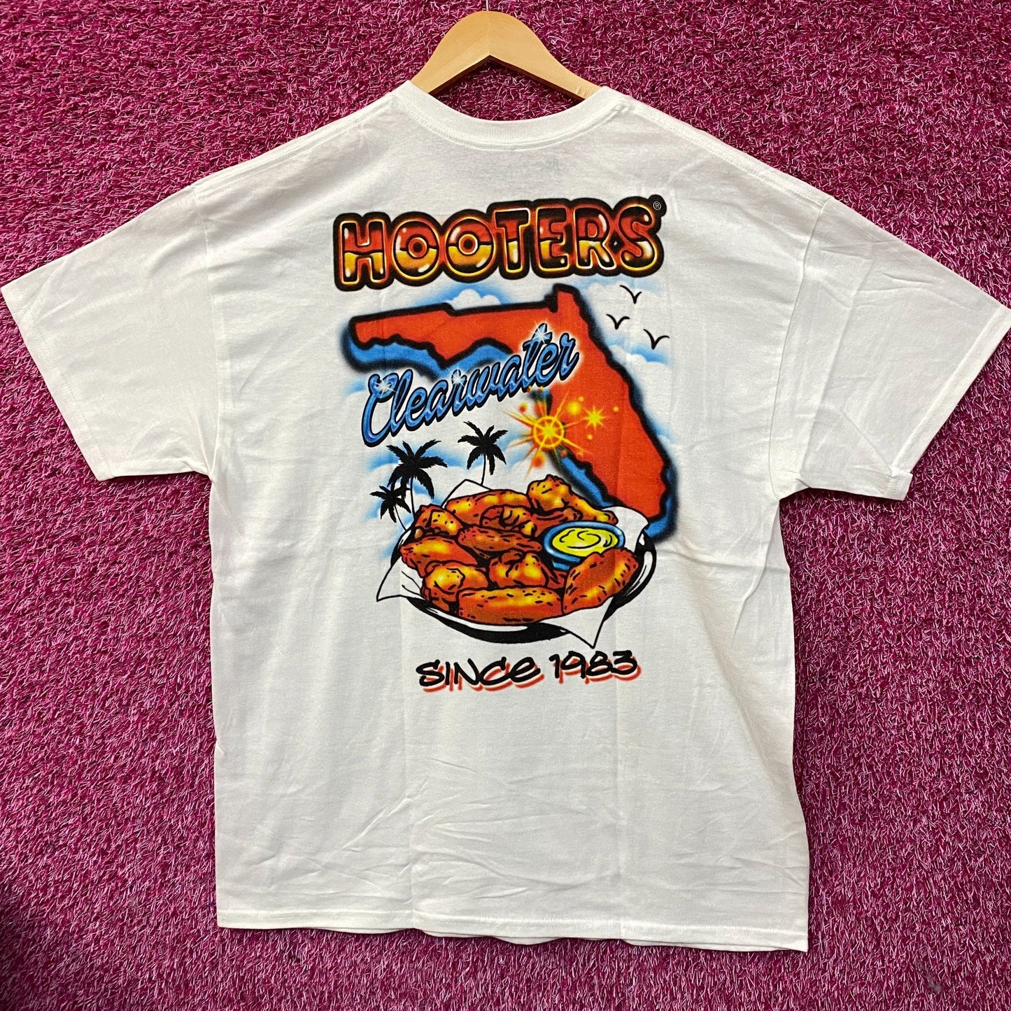 Hooters Delightfully Tacky Yet Unrefined T-Shirt XL