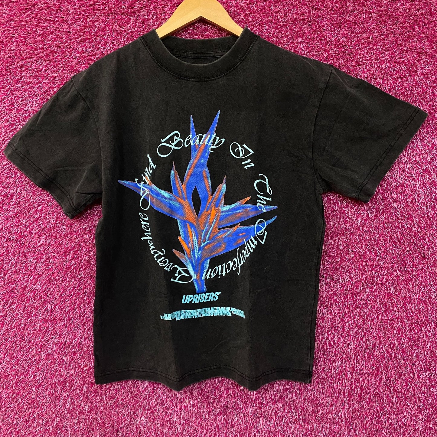 UPRISERS Paradise Find Beauty In The Imperfection Everywhere T-Shirt Small