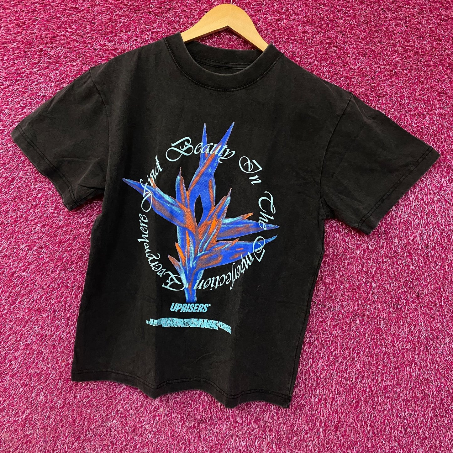 UPRISERS Paradise Find Beauty In The Imperfection Everywhere T-Shirt Small
