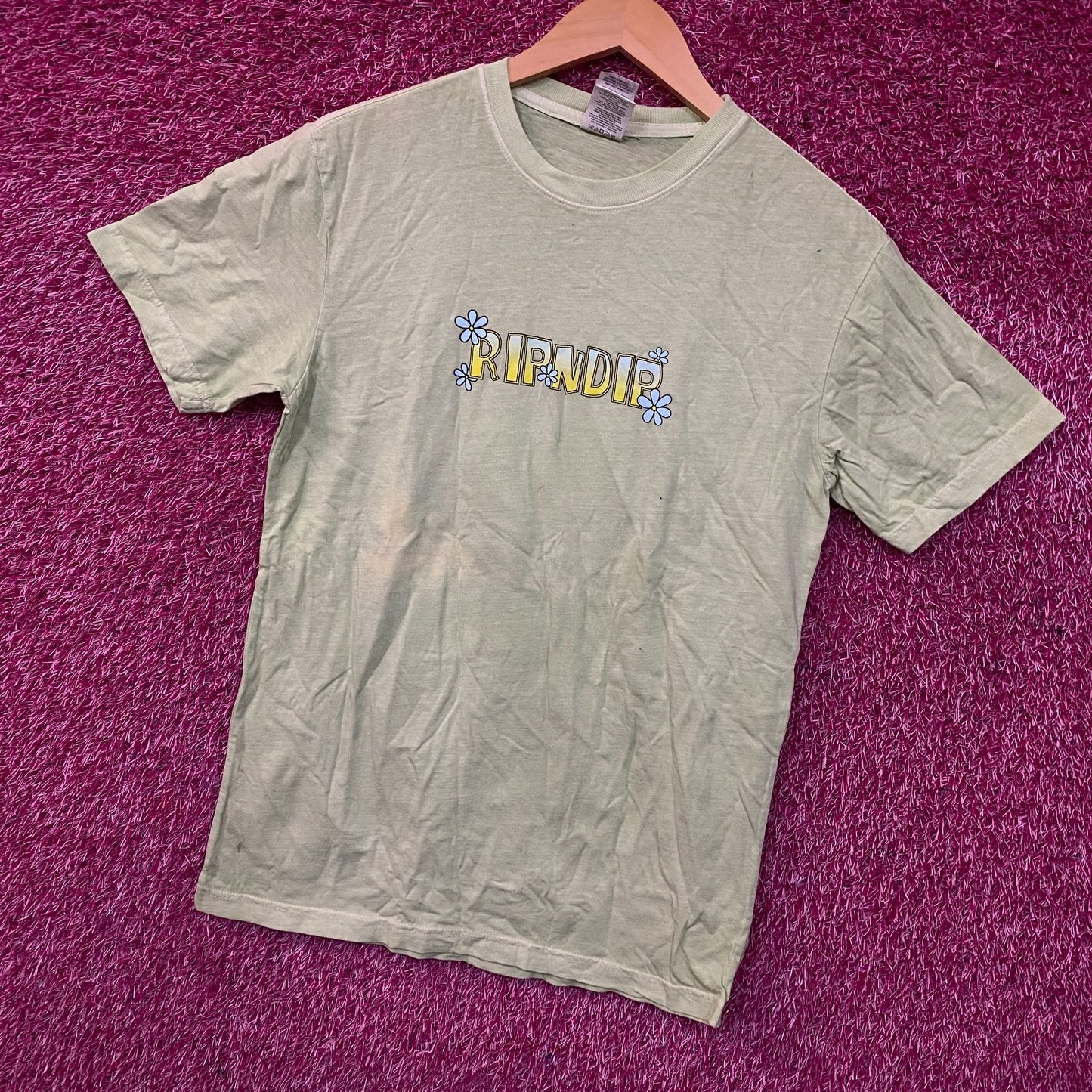Rip N Dip Lonely Lover Lord Nermal and Alien Graphic T-Shirt Small