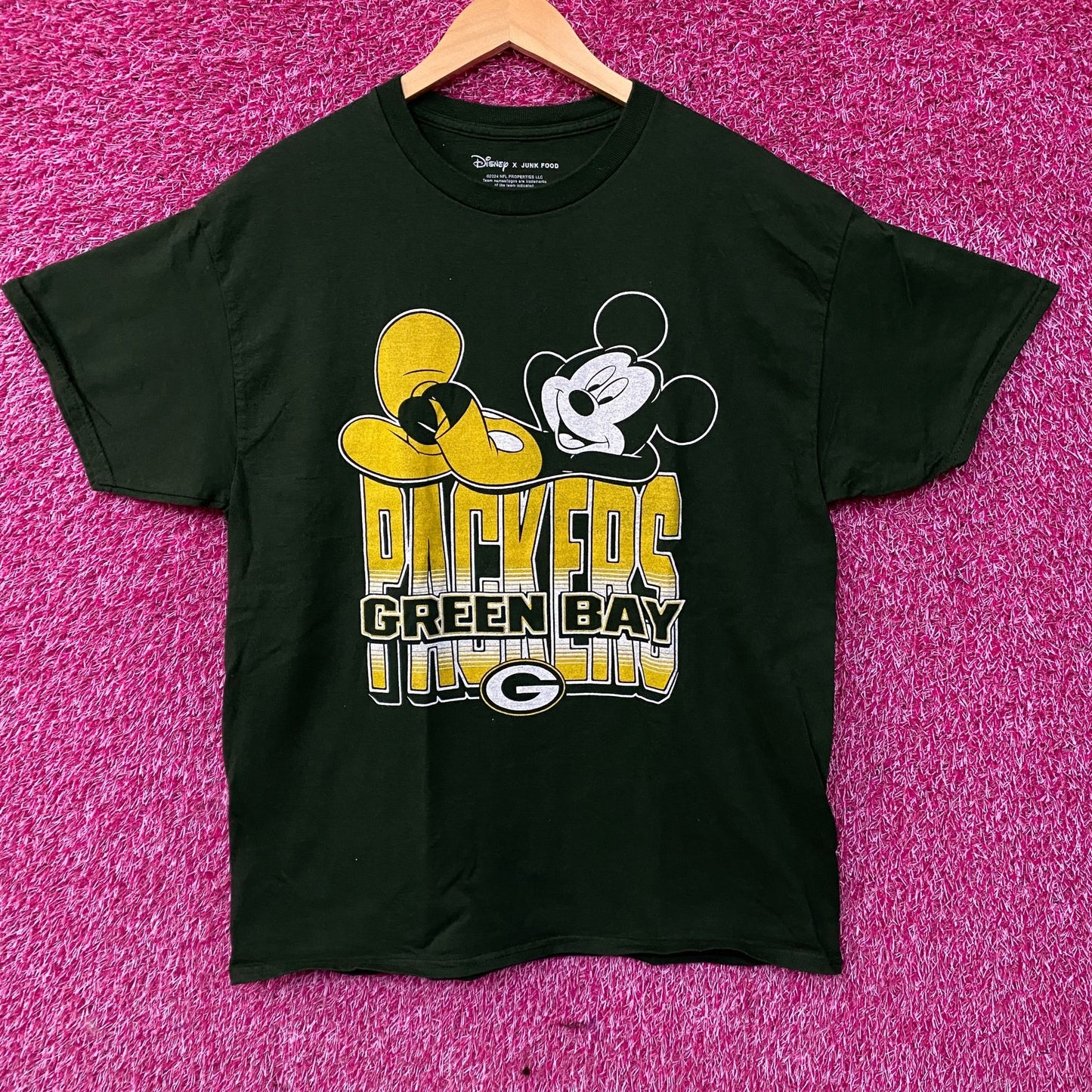 Disney x Junk Food NFL Green Bay Packers Mickey Mouse Kick Back Green Shirt Medium