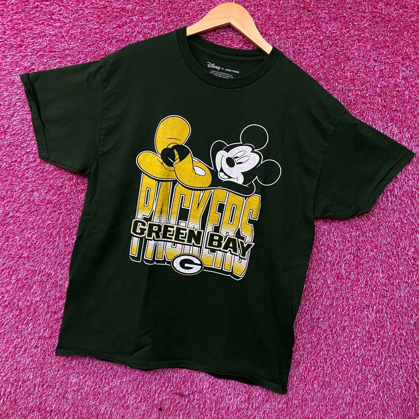 Disney x Junk Food NFL Green Bay Packers Mickey Mouse Kick Back Green Shirt Medium